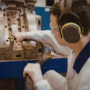 Técnico em Manutenção de Máquinas Navais